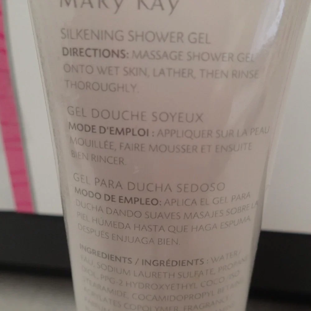 Mary Kay City Scape Silkening Shower Gel - Picture 3 of 3